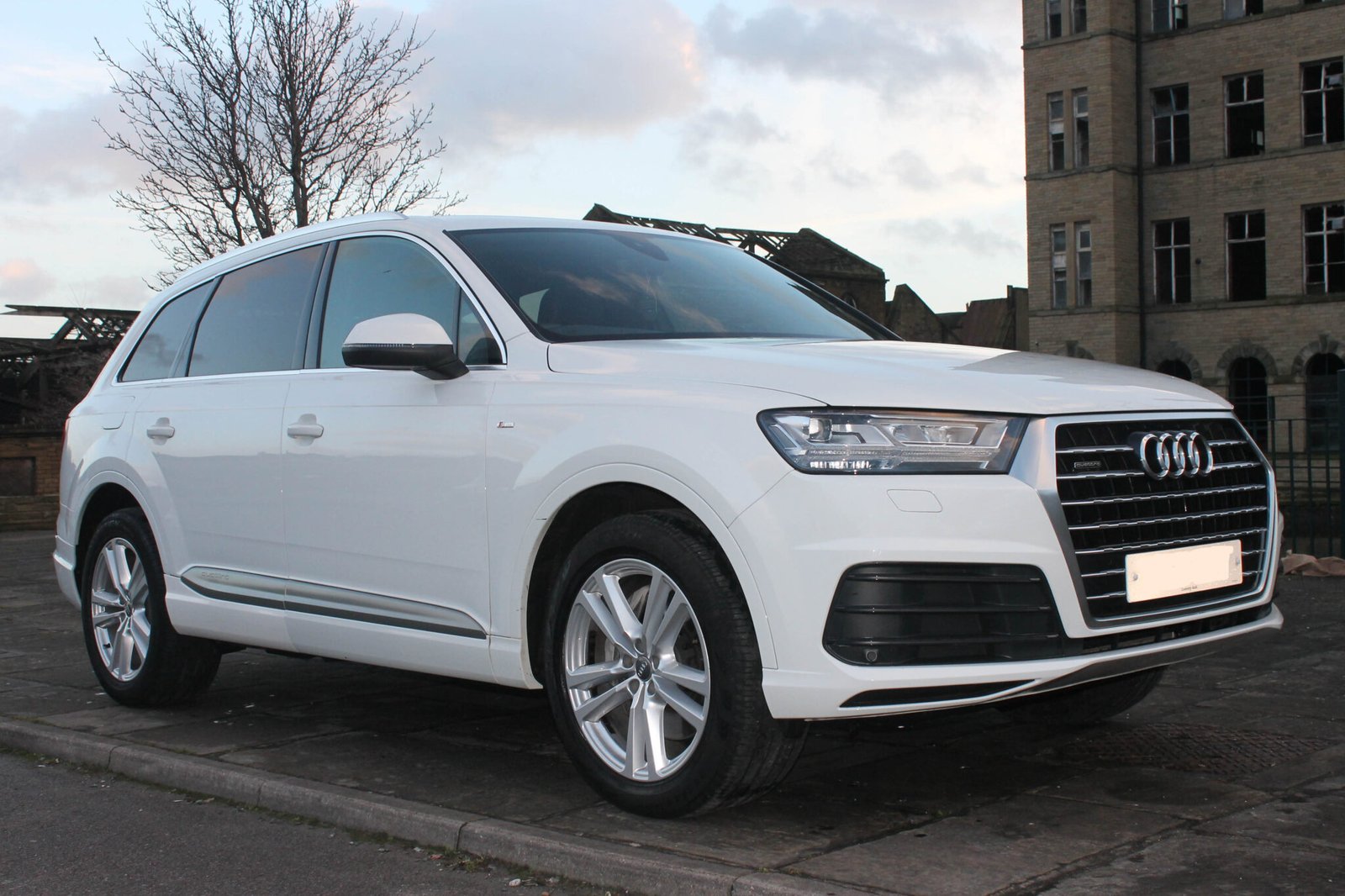 HIRE AUDI Q7