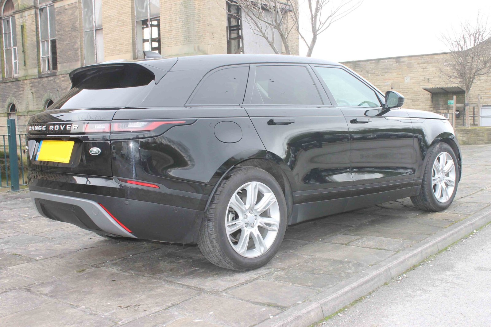 HIRE RANGE ROVER VELAR