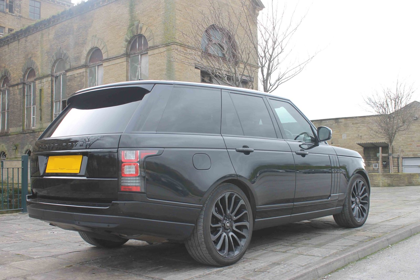 HIRE RANGE ROVER VOGUE