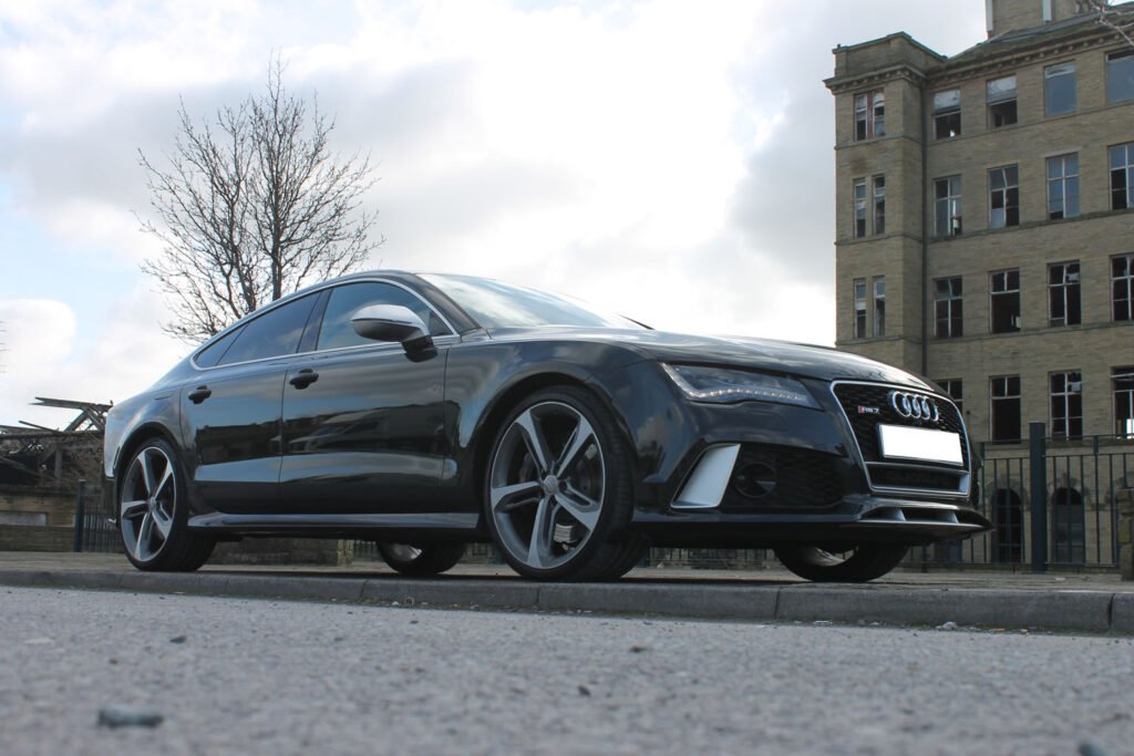 HIRE AUDI RS7