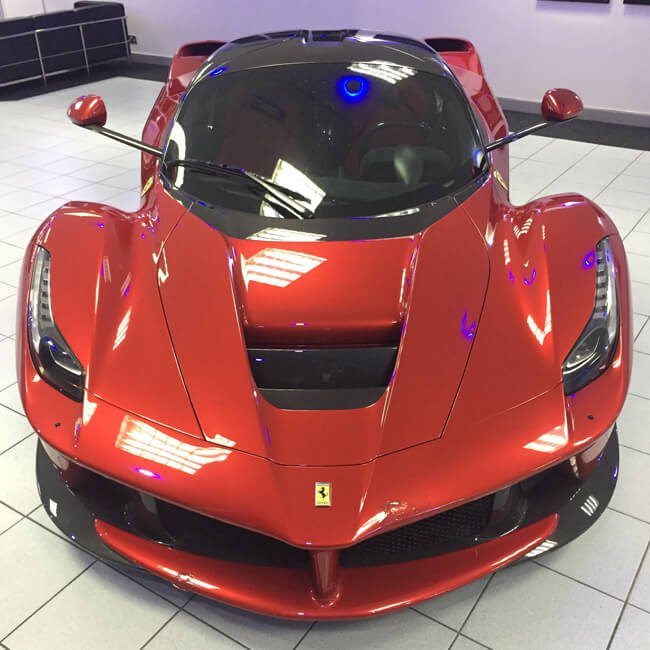 HIRE LA FERRARI