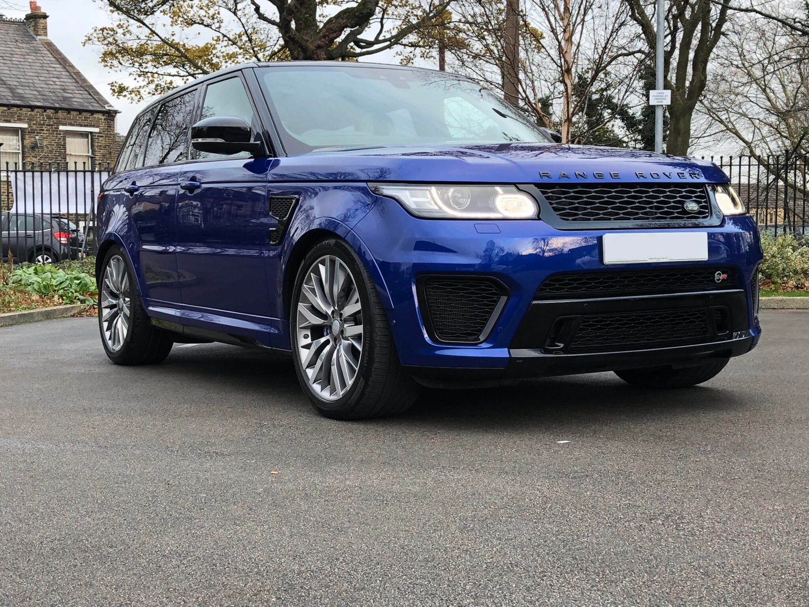 HIRE RANGE ROVER SPORT SVR